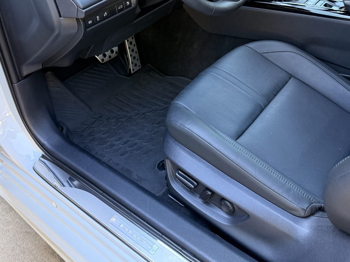 The driver's side after detailing: floor mat, pedals and door sill clean